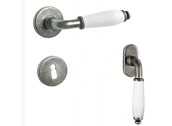 High Quality Zinc Alloy Door Handle on Rose/Plate Ceramic Handle